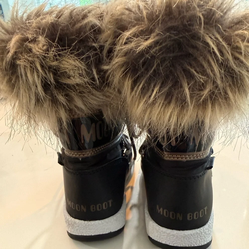 Moon Boot Kids Black and Gray Fur Trim Boots
